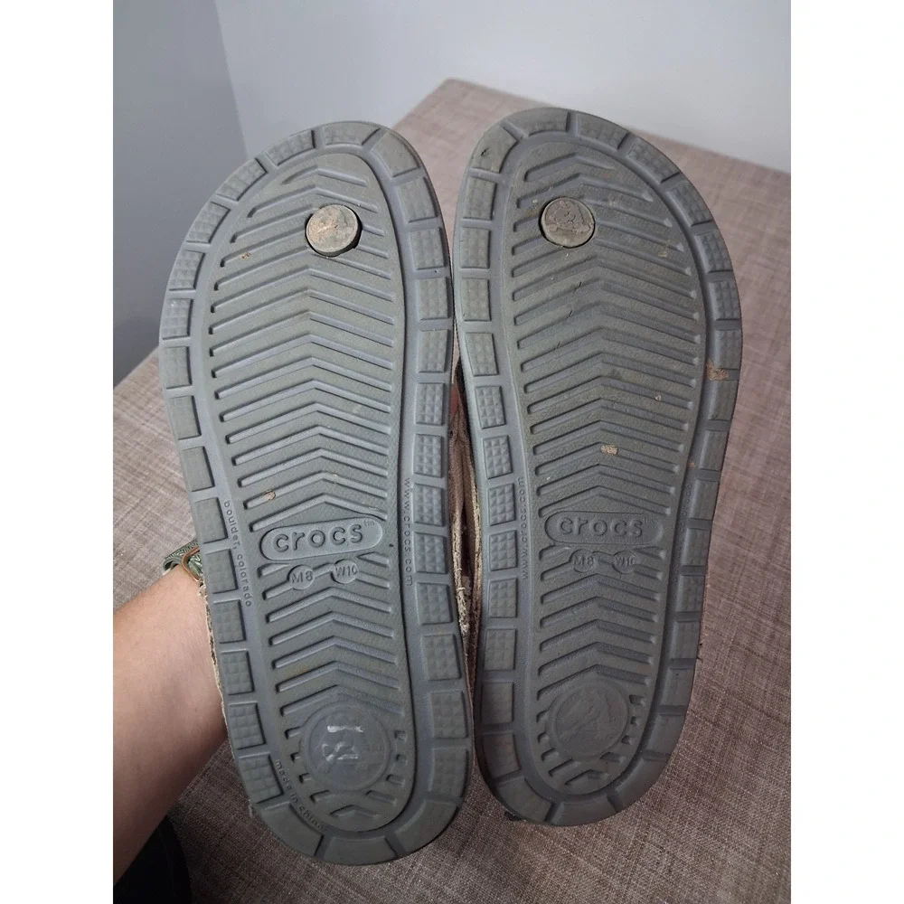 Crocs Santa Cruz Flip Flops Mens Size 8 Khaki Charcoal Canvas Thong Sandals